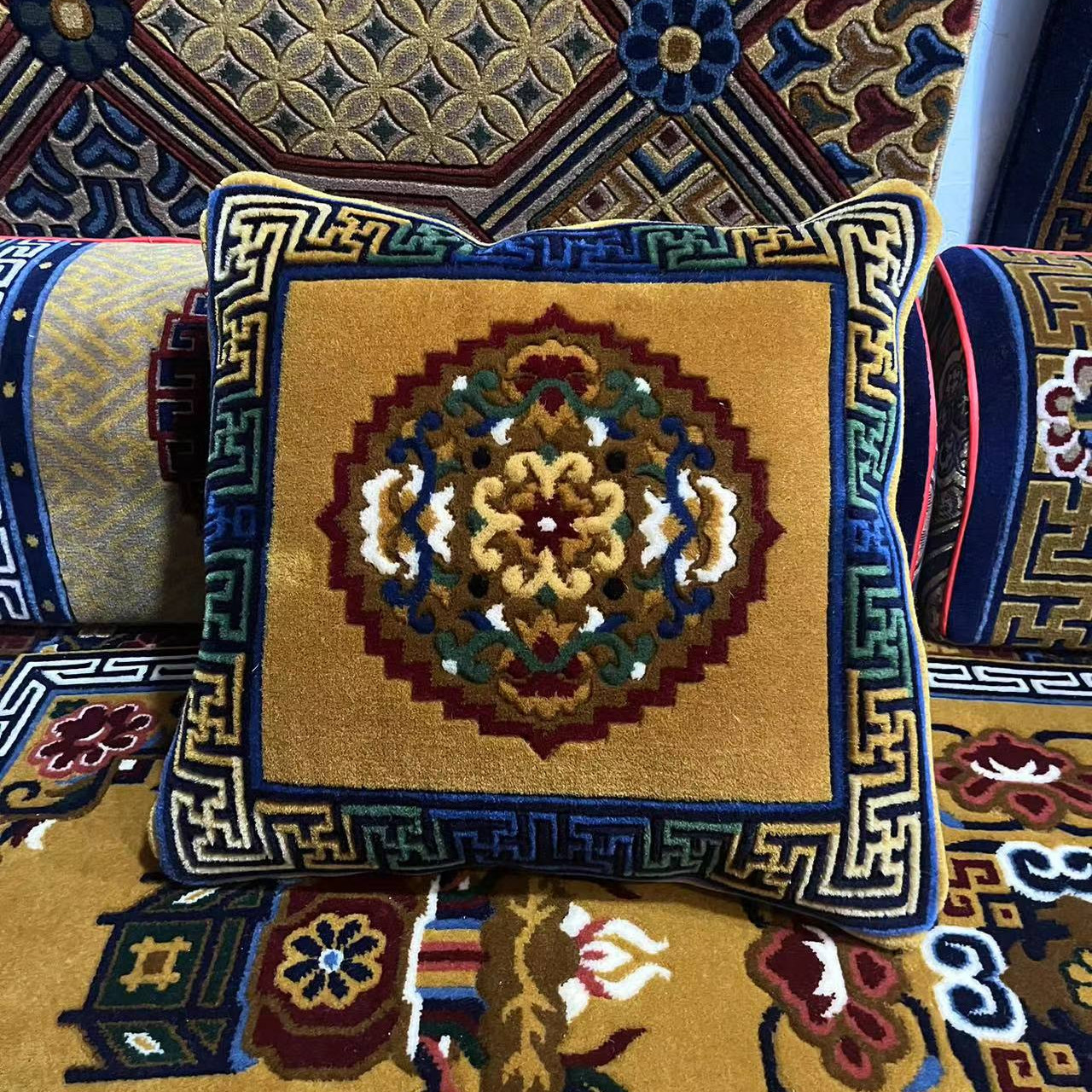 藏式纯羊毛抱枕靠垫靠枕柔软枕头沙发汽车牀头垫子正Y方形中式靠