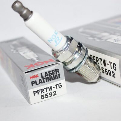 NGK三爪双铂金火花塞PFR7W-TG适用速尊途观明锐高尔夫1.8T 2.0T