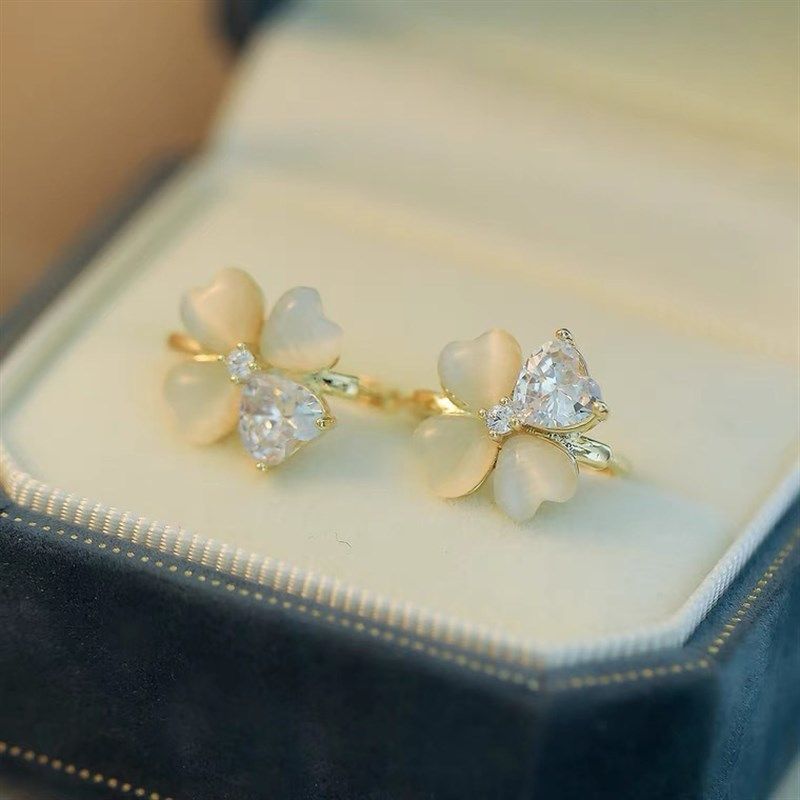经典爱心花朵耳i扣精致小清新时尚耳饰2023年新潮款法式浪漫耳环