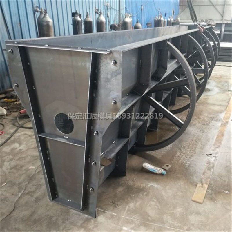 水泥隔离墩防撞护栏基础墩模具公路挡土墙混凝土铁马隔离墩模板