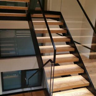 复式 现代阁楼家用简约实木踏步 式 双梁楼梯钢化玻璃扶手轻奢网红款