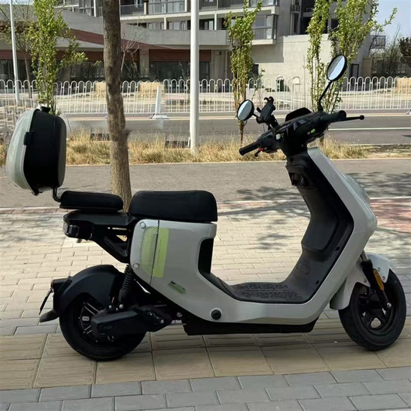 小牛电动车2025款nMT后备箱MTplay靠背尾箱摩卡白薄荷青紫色丛林