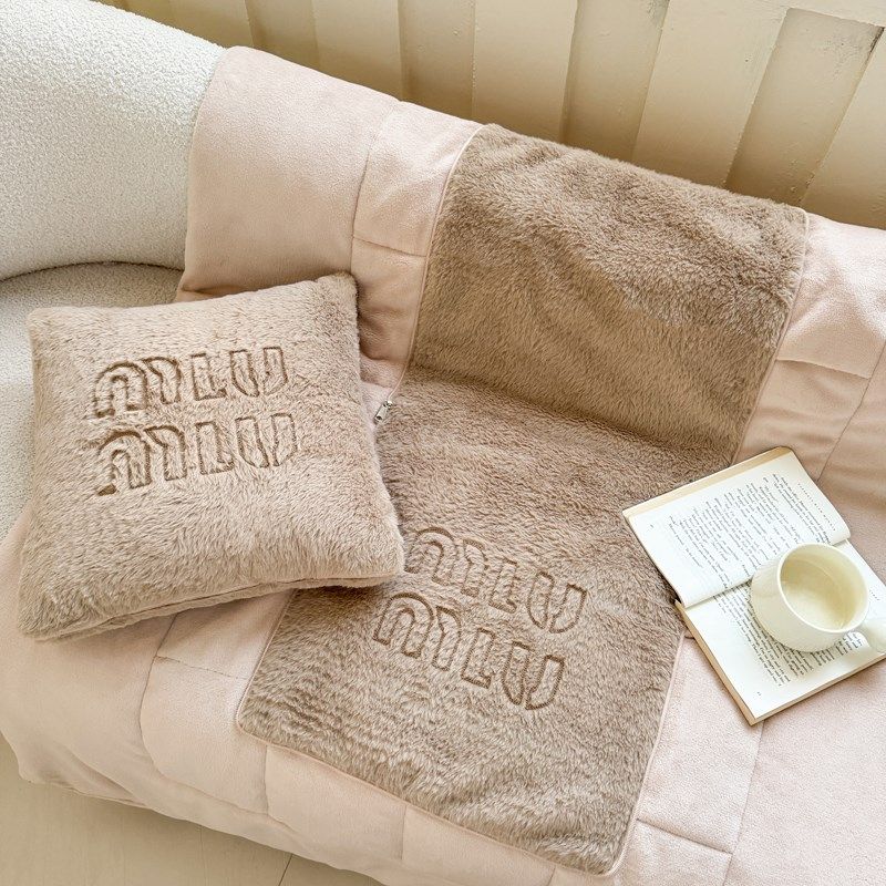 汽车抱枕被子两用车载冬天加厚珊瑚绒午睡二合一车用枕头被,居家布艺,抱枕被,淘宝优惠券,粉丝福利购,淘宝优惠卷