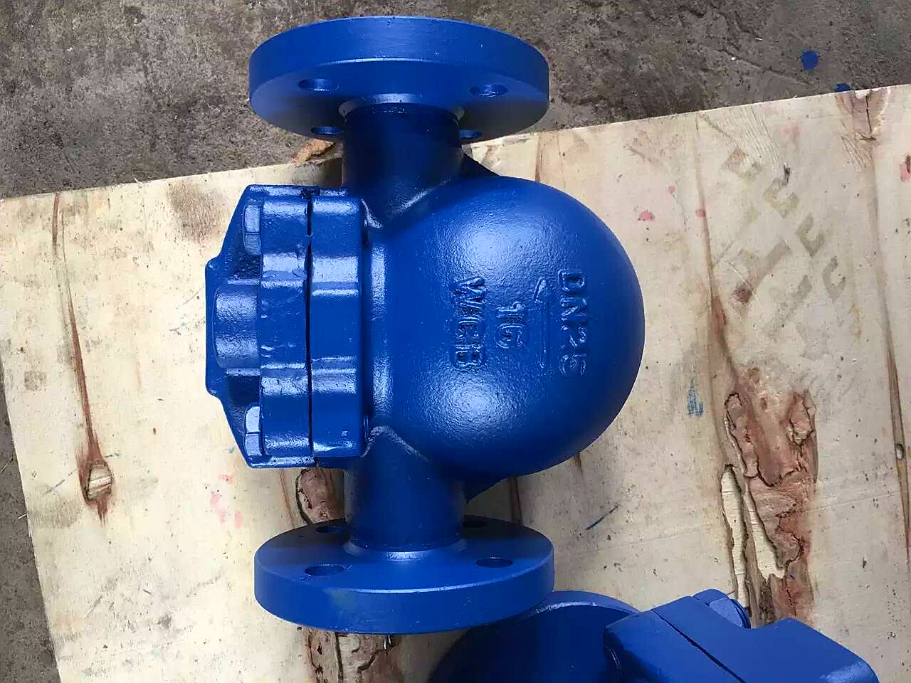 FT44H杠杆浮球式疏水阀304不锈钢蒸汽大排量法兰排水阀铸钢疏水器