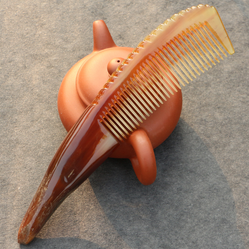 天然白牛角按摩梳子防静电密细齿梳按摩保健梳 自然形状 长厘米