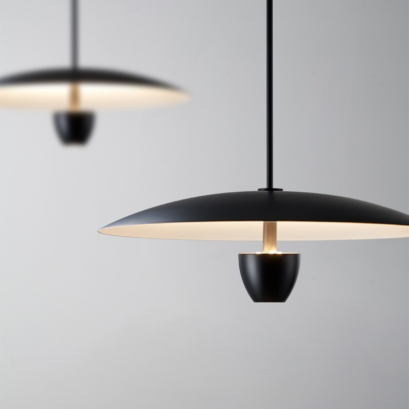 北欧飞碟灯现代极简餐厅吊灯前吧台岛台北欧简约卧室床头吊灯黑色