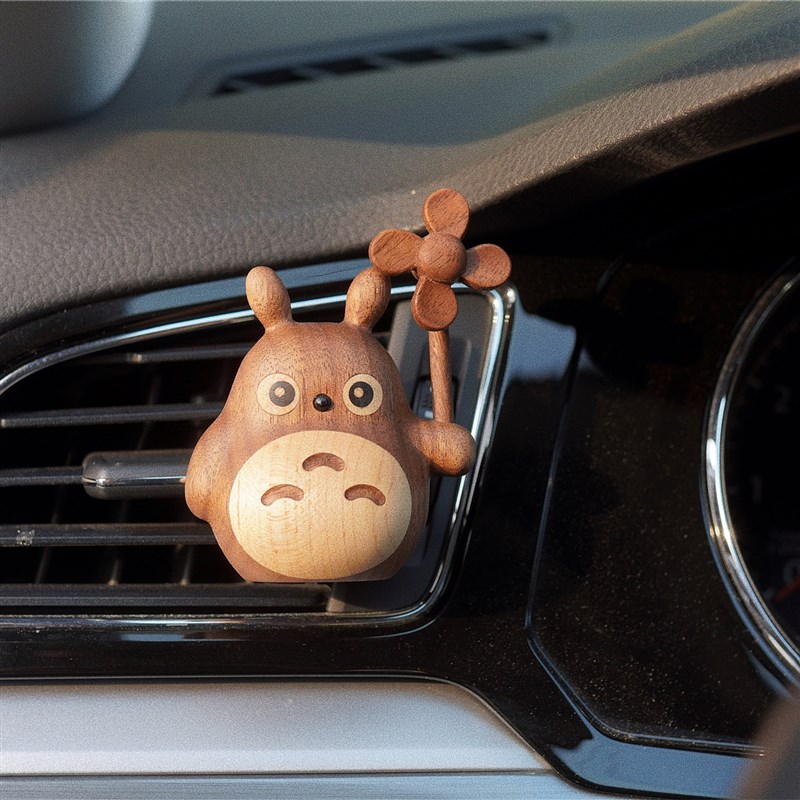 新可爱小龙猫车载香薰出风口精油扩香器汽车香水香氛车内装饰礼物