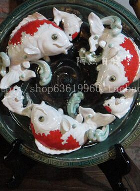 锦鲤鱼年年有余一团和气陶瓷碟子墙面装饰两用摆件家居摆设招财