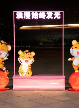 十二生肖卡通虎动物雕塑玻璃钢商场售楼部美陈发光拍照幼儿园摆件