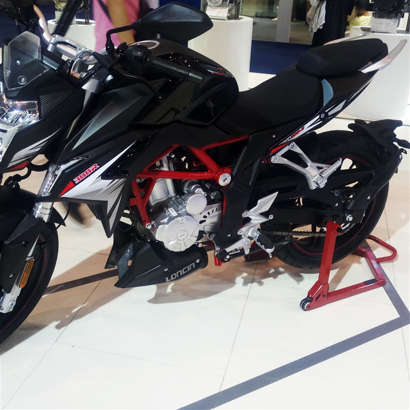 GSX250 DR300机车起车架停车架起车钉停车支撑架通用型可折叠