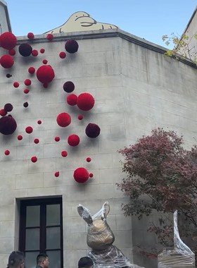 新年红色丝绒布毛线球打卡点布置美陈列泡沫婚礼布景橱窗装饰道具