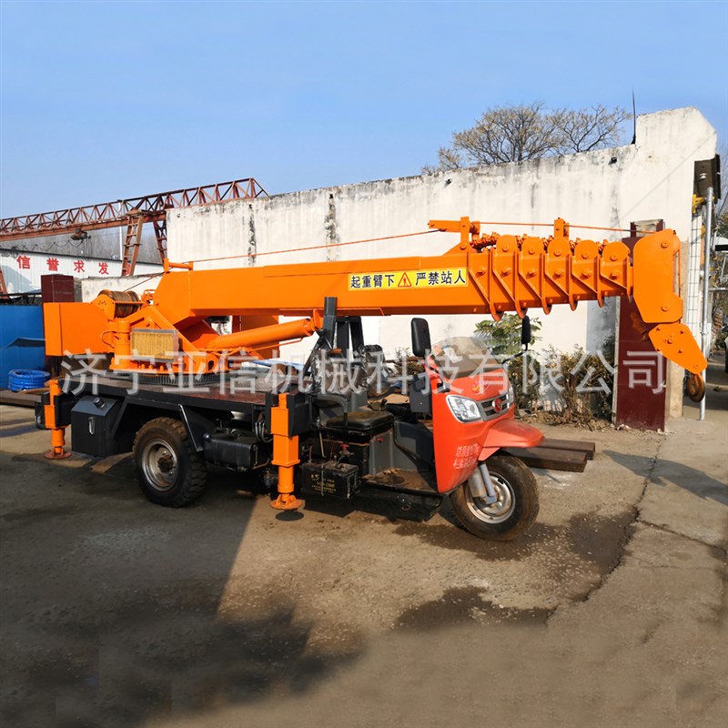 小型伸缩臂三轮吊车 5吨农用三轮车改装起重机 三马子吊机