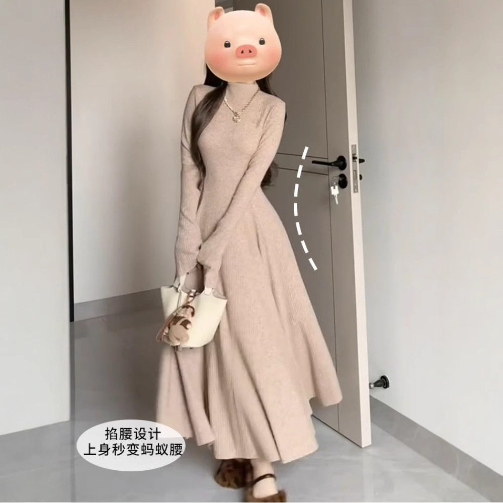 秋冬卡其色修身半高领针织连衣裙秋冬女款收腰a字内搭高领长裙子