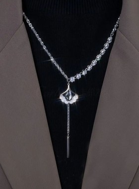 秋冬高端c新款项链女长款百搭毛衣链设计感小众配饰吊坠男饰品