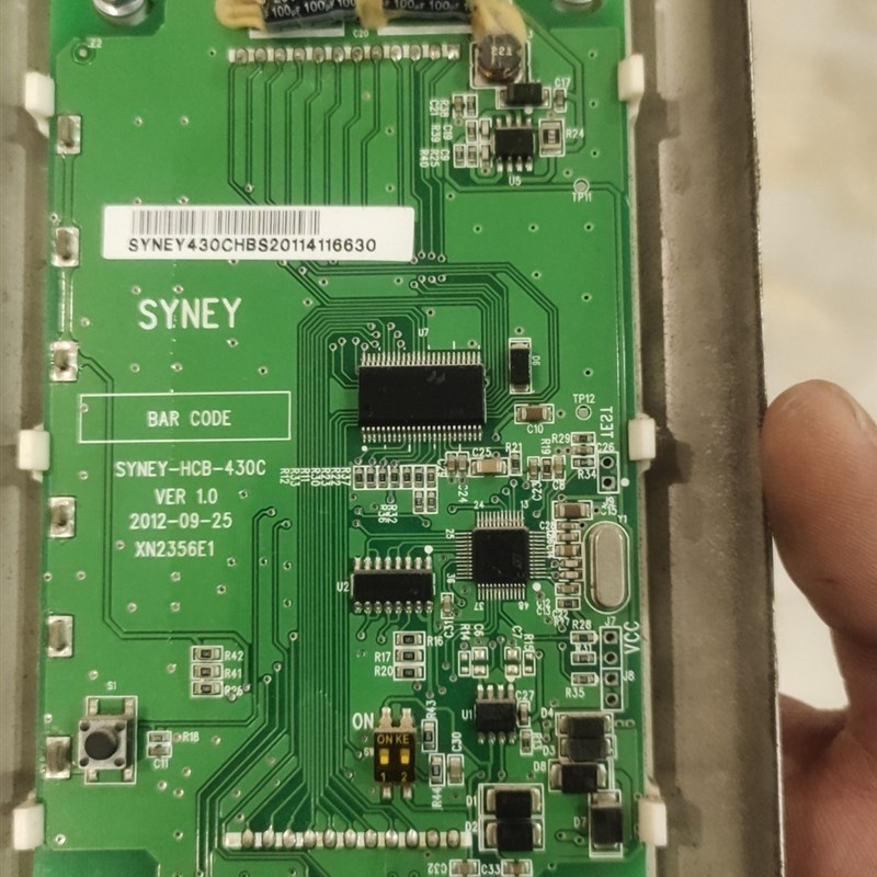 西尼电梯外呼板/显示板/显示器SYNEY-HCB-430C新时达黑底白字全新