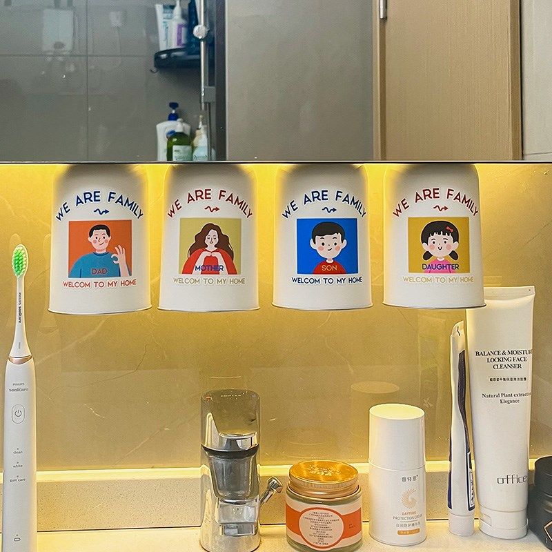 磁吸镜柜底壁挂牙杯架子家庭儿童漱口杯一家三口四口牙刷架