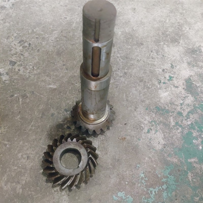 北京山东烟台X62W铣床配件X624A立铣头螺旋伞齿轮Z20/Z18长268