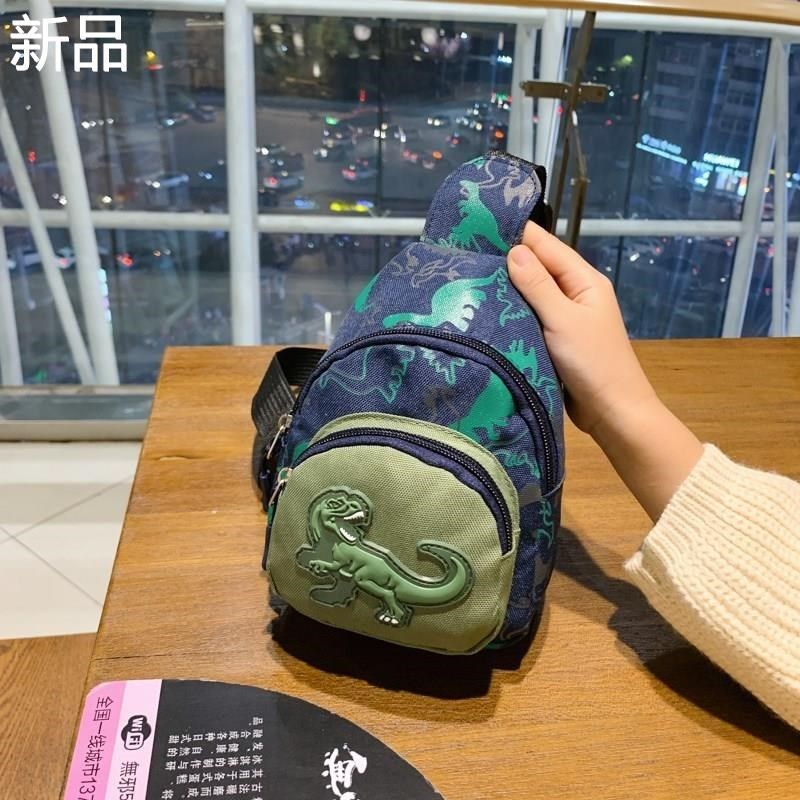 男童包包小包潮斜挎帅气韩版儿小童胸包可爱恐龙户外出游女孩背包