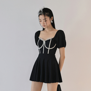 金珠泳衣纯欲风女简约黑色连y体裙式遮肚显瘦保守泡温泉游泳衣