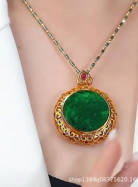 新款圆盘大气吊坠项链p女平安无事山水牌满绿辣椒绿配防过敏链妈