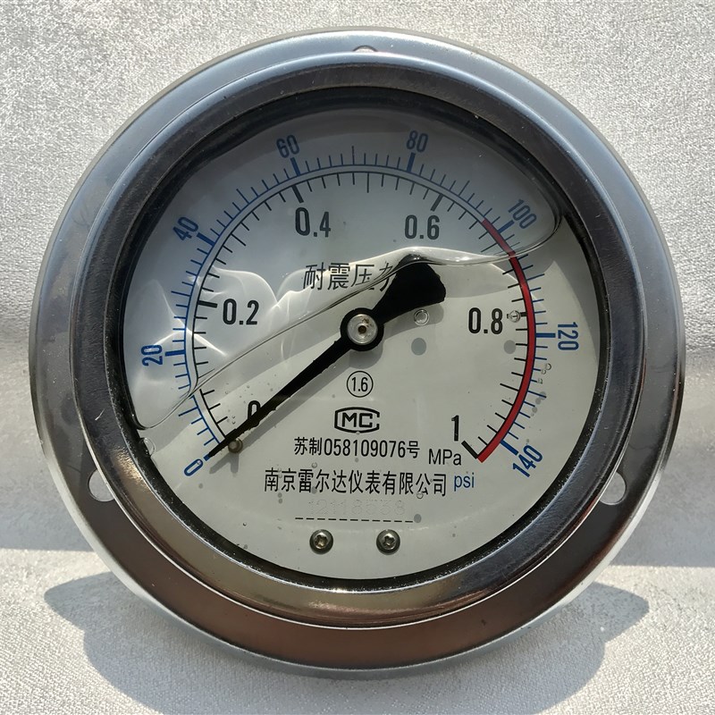 轴向带边耐震压力表 y-100 0-1mpa 外壳100mm 螺纹M20X1.5