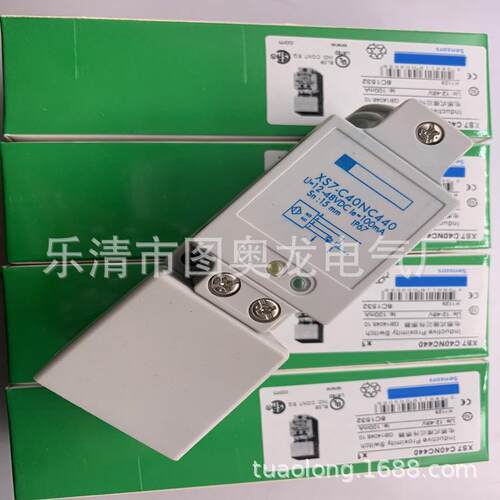 方形 实物供应现货全新 XS7C40PC449感应开关质保一年