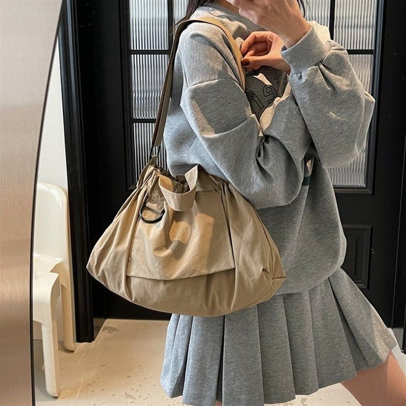 2025新款单肩包时尚百搭斜挎包轻便手提包休闲女士挎包学生小背包