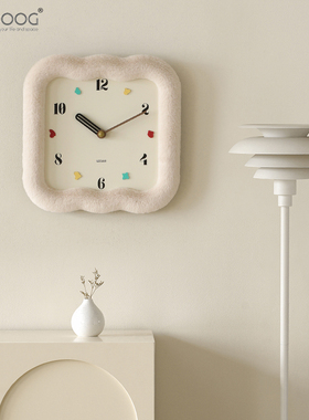 EMITDOOG免打孔奶油风小饼干客厅钟表挂钟2023新款创意挂墙时钟