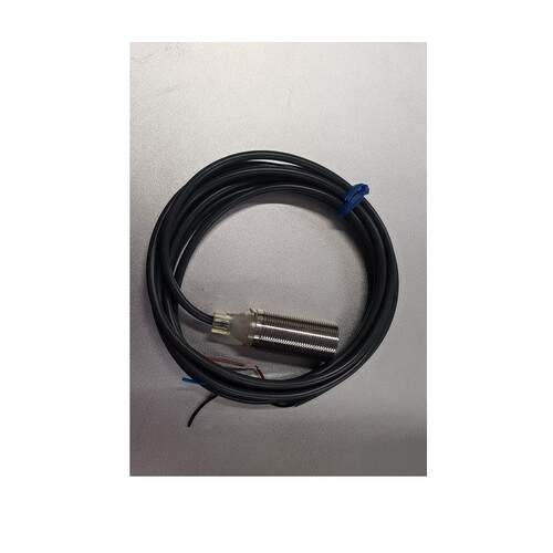 供应欧接近开关E2V-X8B1-2M PNP NO姆