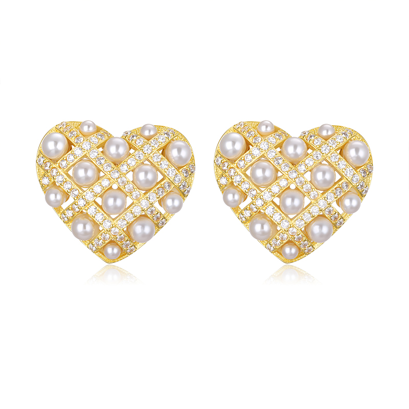 小香风爱心微镶锆石耳钉G040