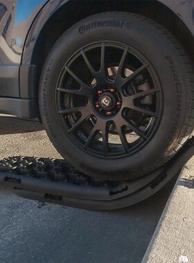 黑色恢复赛道沙地赛道10T车辆沙地/雪地/泥地Trax四轮驱动