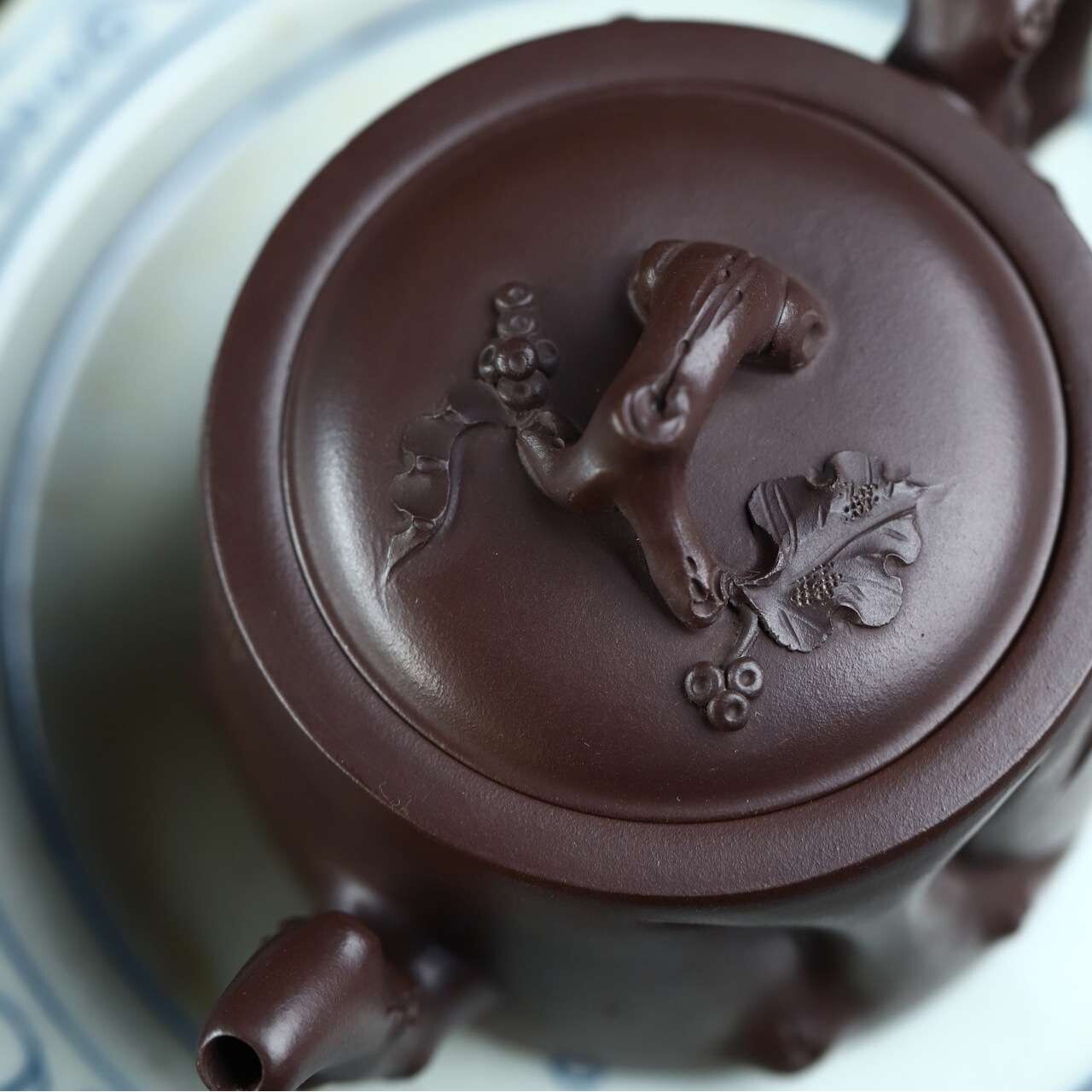 宜兴紫砂壶茶壶茶具名家纯手工贴花文玩茶器原矿老紫泥葡萄树桩壶