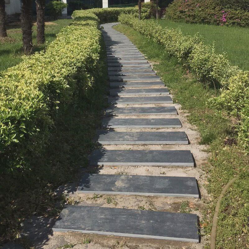 新款石草坪青石板园林户外地砖铺路黑色脚踏石材庭院花园垫脚