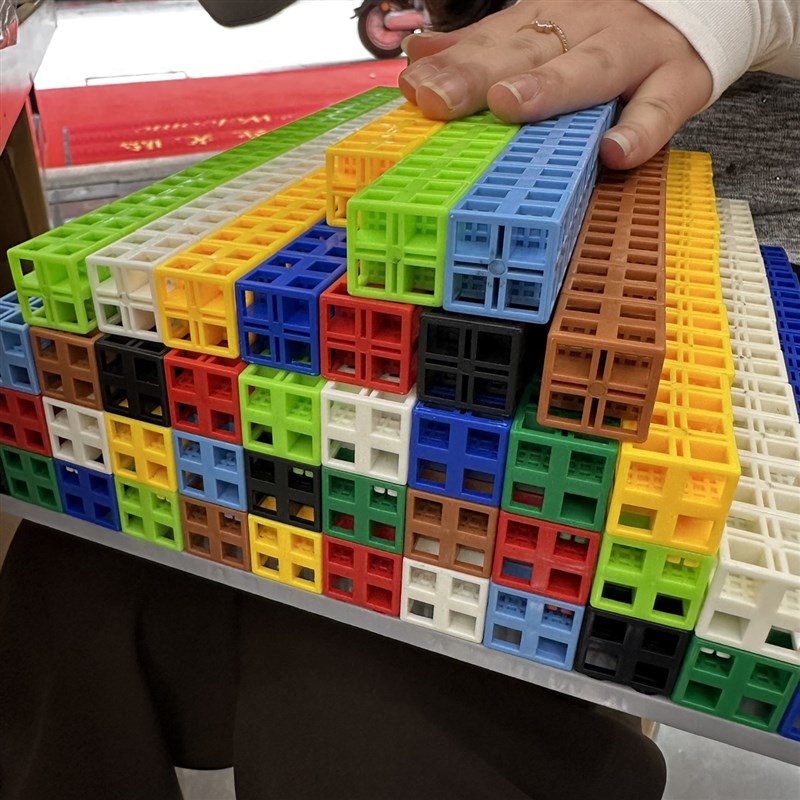 儿童教具连接方块六面拼接幼儿园立方体正方形塑料拼插益智