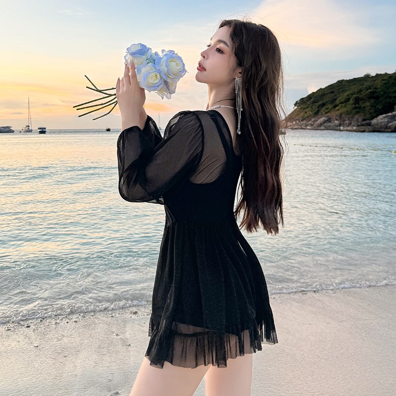 大码泳衣女夏高级感超仙范长袖遮肉显瘦微胖女孩连体裙式度假泳装