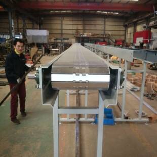 不锈钢平顶链输送机饮料矿泉水输送线柔性链输送机平顶链板转弯机