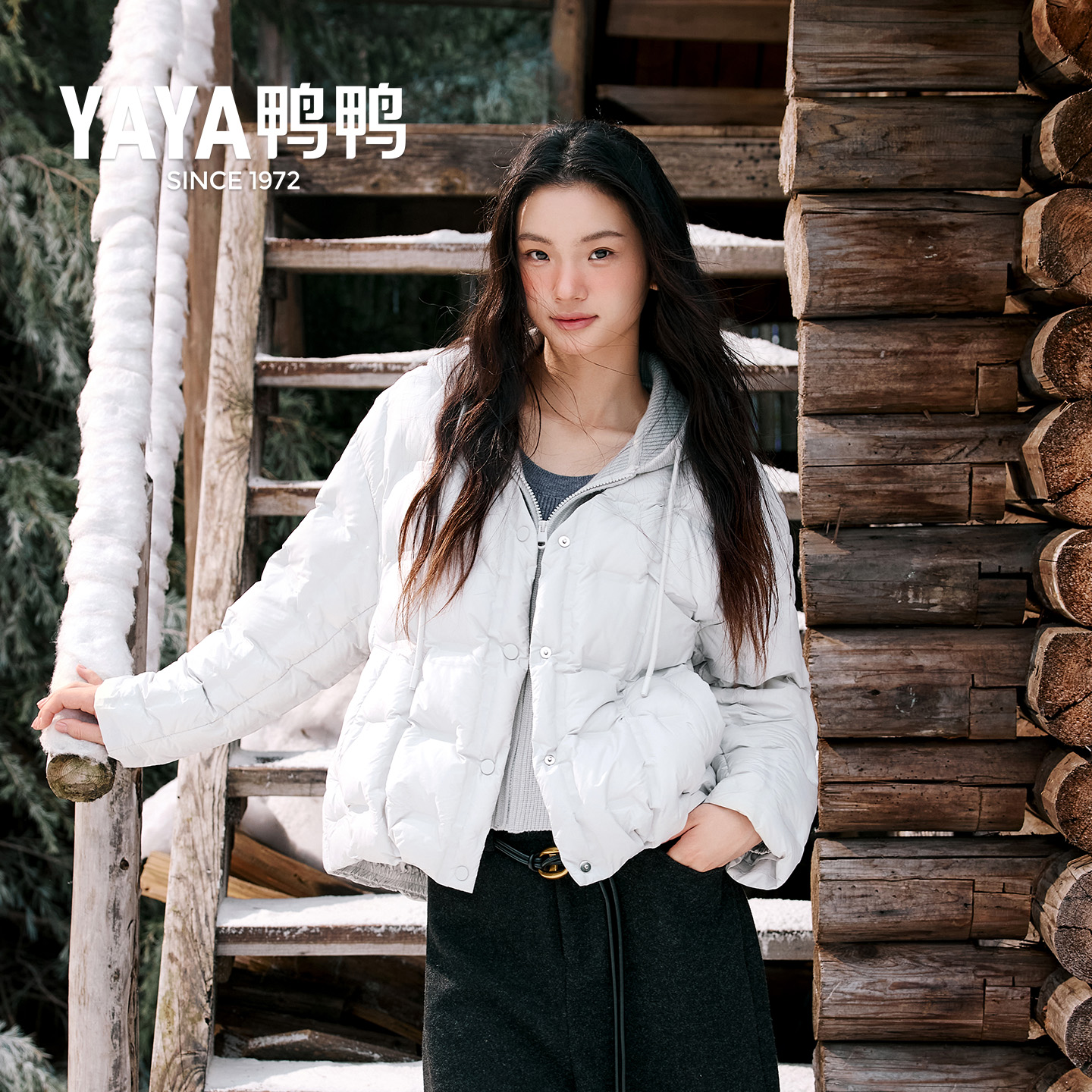 鸭鸭轻薄羽绒服拼接保暖外套