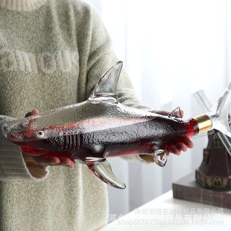 跨境鲨鱼威士忌红酒瓶 创意工艺玻璃分醒酒器伏特加人参泡空酒瓶