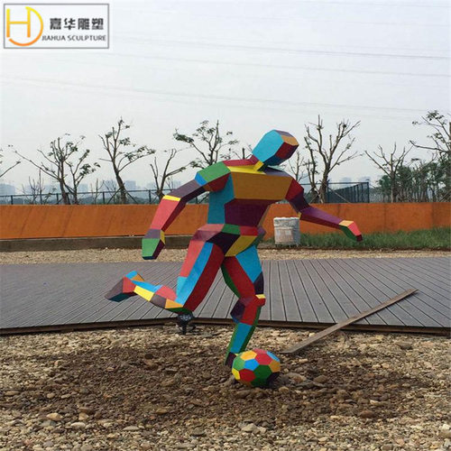 户外玻璃钢抽象雕塑制作彩绘踢足球人物摆件园林广场抽象装饰摆件
