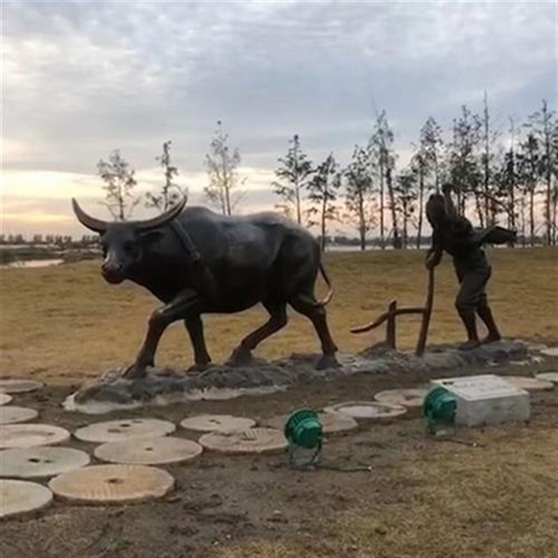 大型玻璃钢仿铜人物雕塑定制铜人户外广场景观园林马红制作