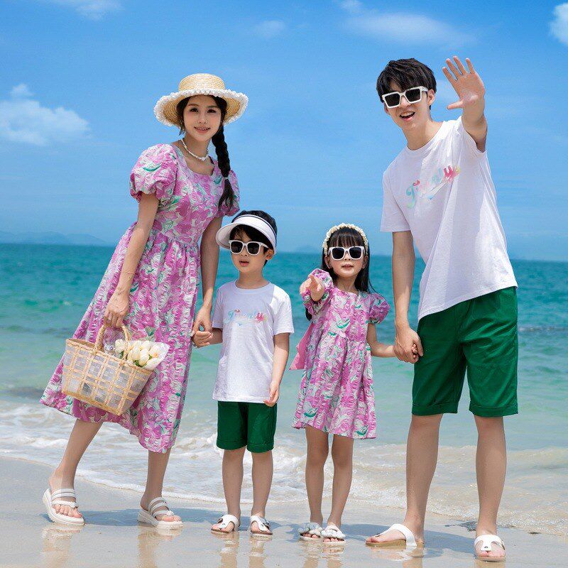 2023新款亲子装 夏装一家三四口全家装母女连衣裙海边度假套装