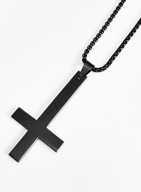 不掉色黑色逆倒十字架项链男女钛钢吊坠简约百搭惊封白柳cos饰品
