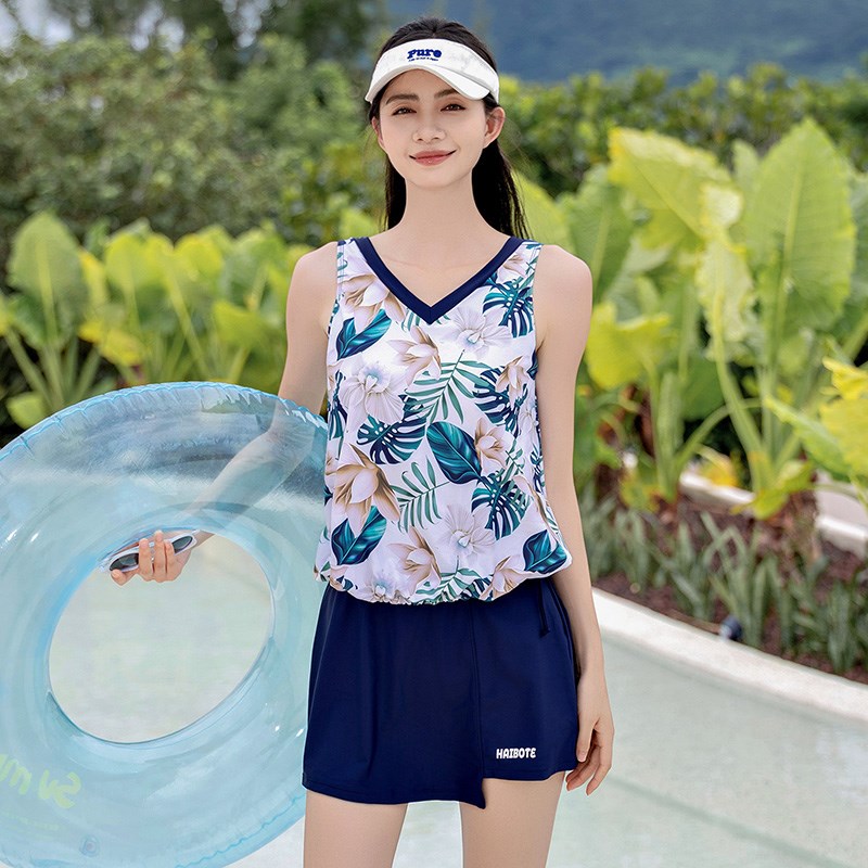 2025新d款时尚V领分体泳衣女平角裤无袖宽松遮肉温泉海边度假乐园