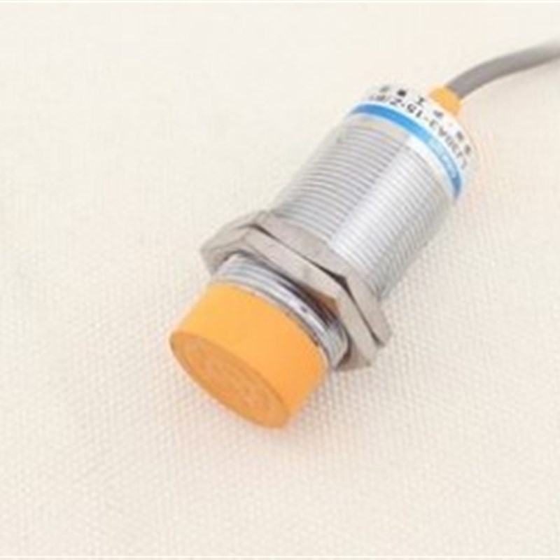 国际工牌CHIIB沪工 接近开关 LJA30M-18P1 直流24V三线PNP常开 M3