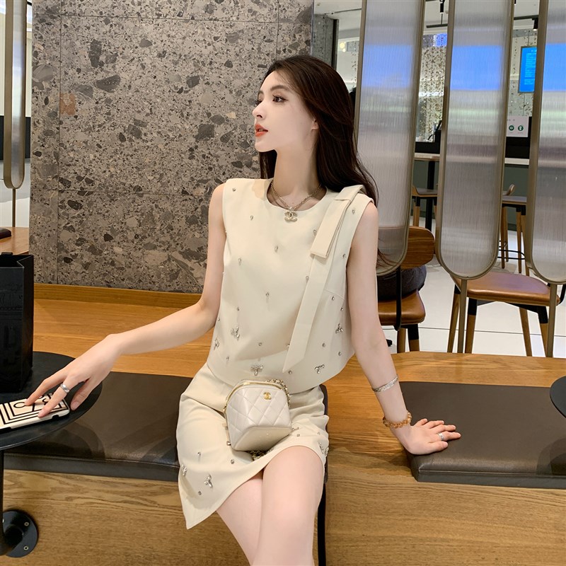 夏天巨好看的套装2025显瘦减龄气质大方得体穿搭上衣短裙两件套女