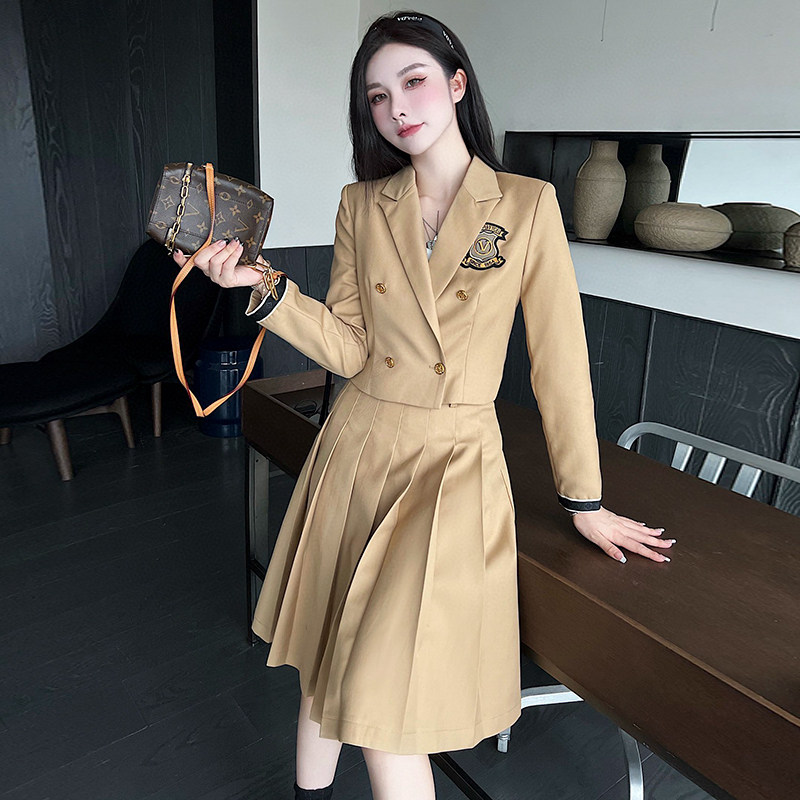 小个子套装裙两件套气质精致刺绣胸章修身短西装外套压裙半身裙女