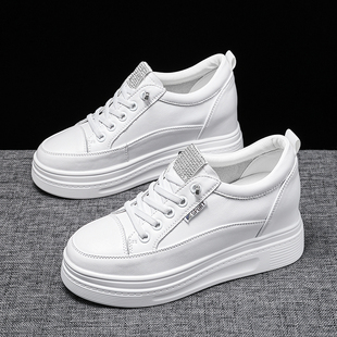 真皮内增高小白鞋女2021新款秋季小个子34码松糕鞋显脚小厚底女鞋