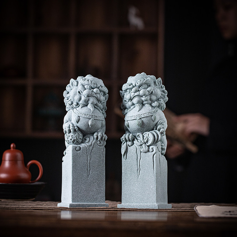 国潮绣球铜币石狮子一对大号摆件创意招财唐狮柱客厅桌面庭院装饰