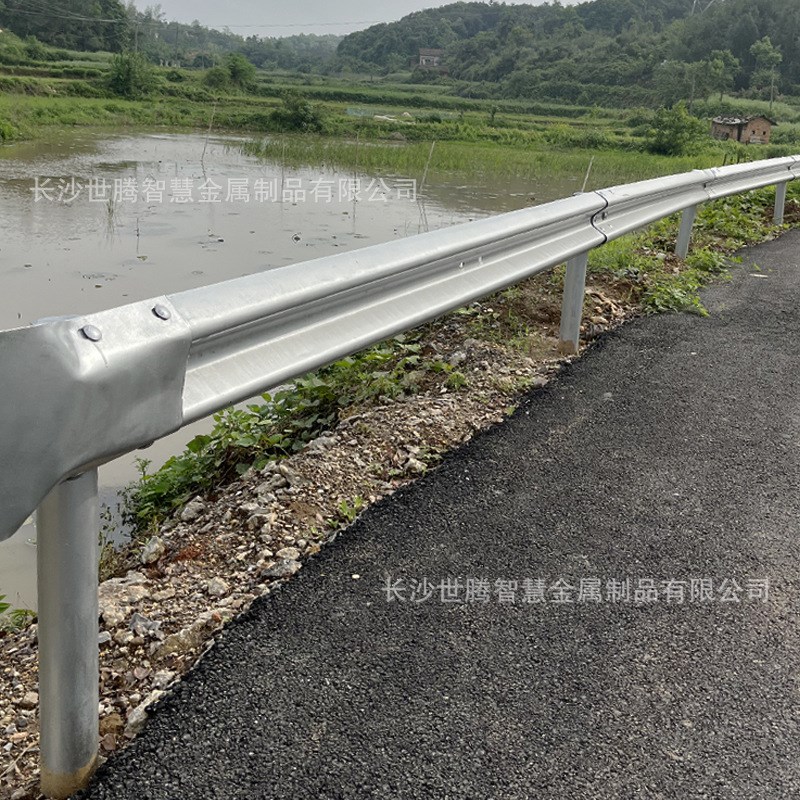乡镇公路波形梁钢护栏板厂区河边驾校C护栏山路gr-c-4e安全防护栏