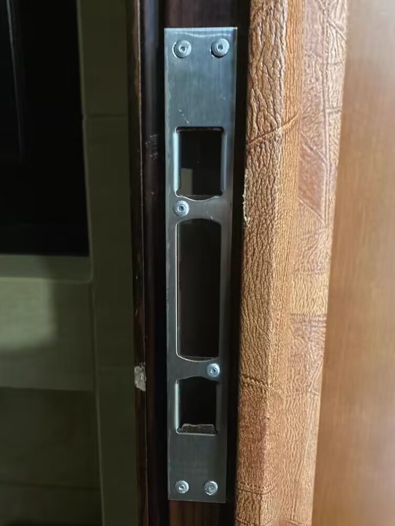 不锈钢盼防盗门盼锁扣板挡板导向片老式房门木门锁槽修复配件大全